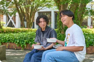 昼食時の学生