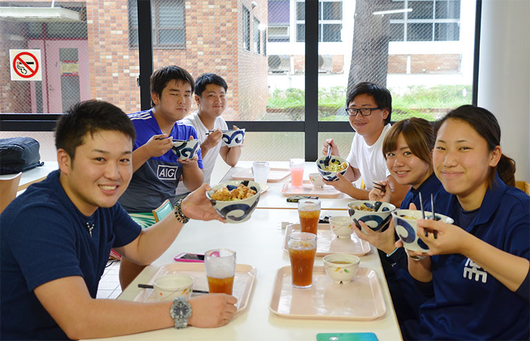 満腹ダイニングを利用した学生たち