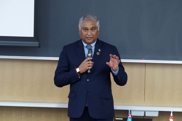 国連常駐代表の特別講義