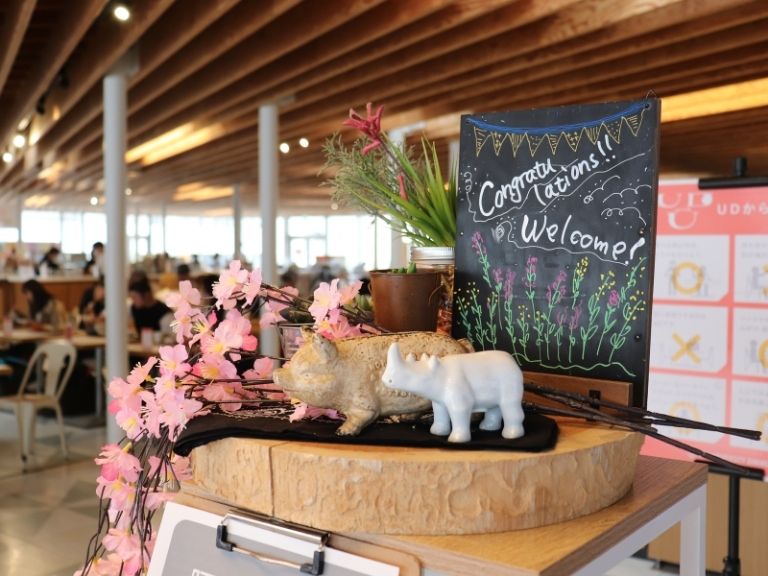 The University DININGと桜