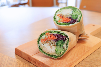 バジルチキンラップサンド