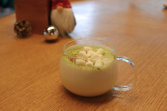 クリスマスホワイトチョコレートラテ
