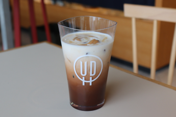 塩アイスキャラメルミルクティー