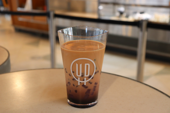 紫いもタピオカミルクティー