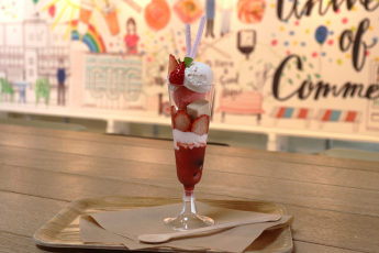 UDストロベリーパフェ