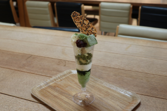 抹茶とホワイトチョコレートのパフェ