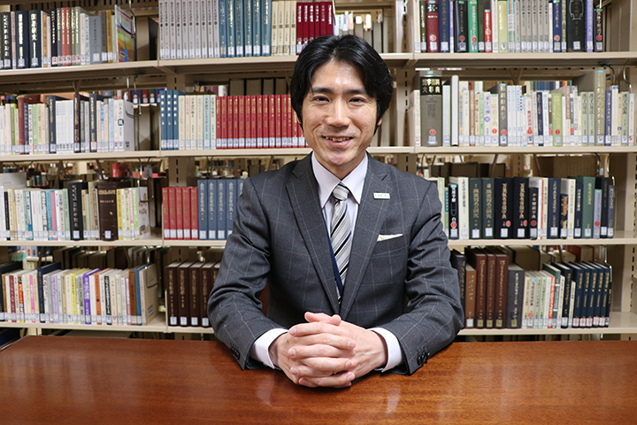 大学図書館の人中村さん