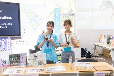 学生プロジェクトブース(人間社会学部)