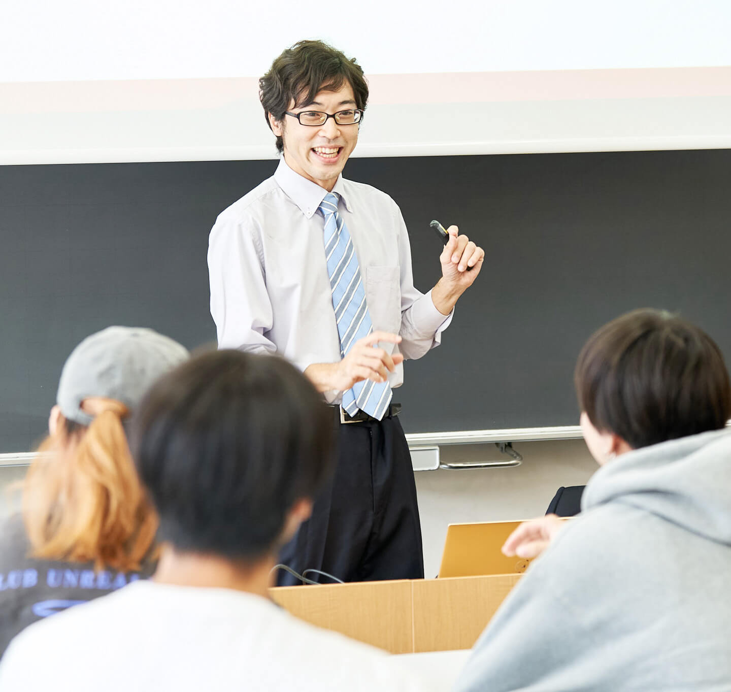 商経学部